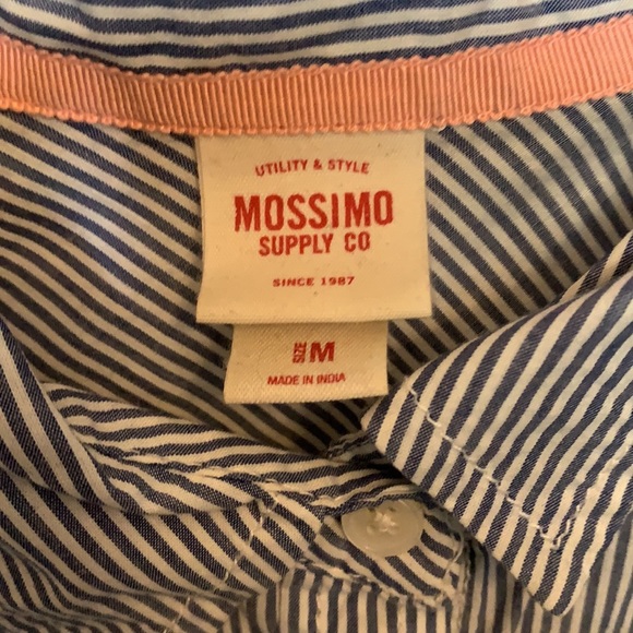 Mossimo button up top - Picture 2 of 3